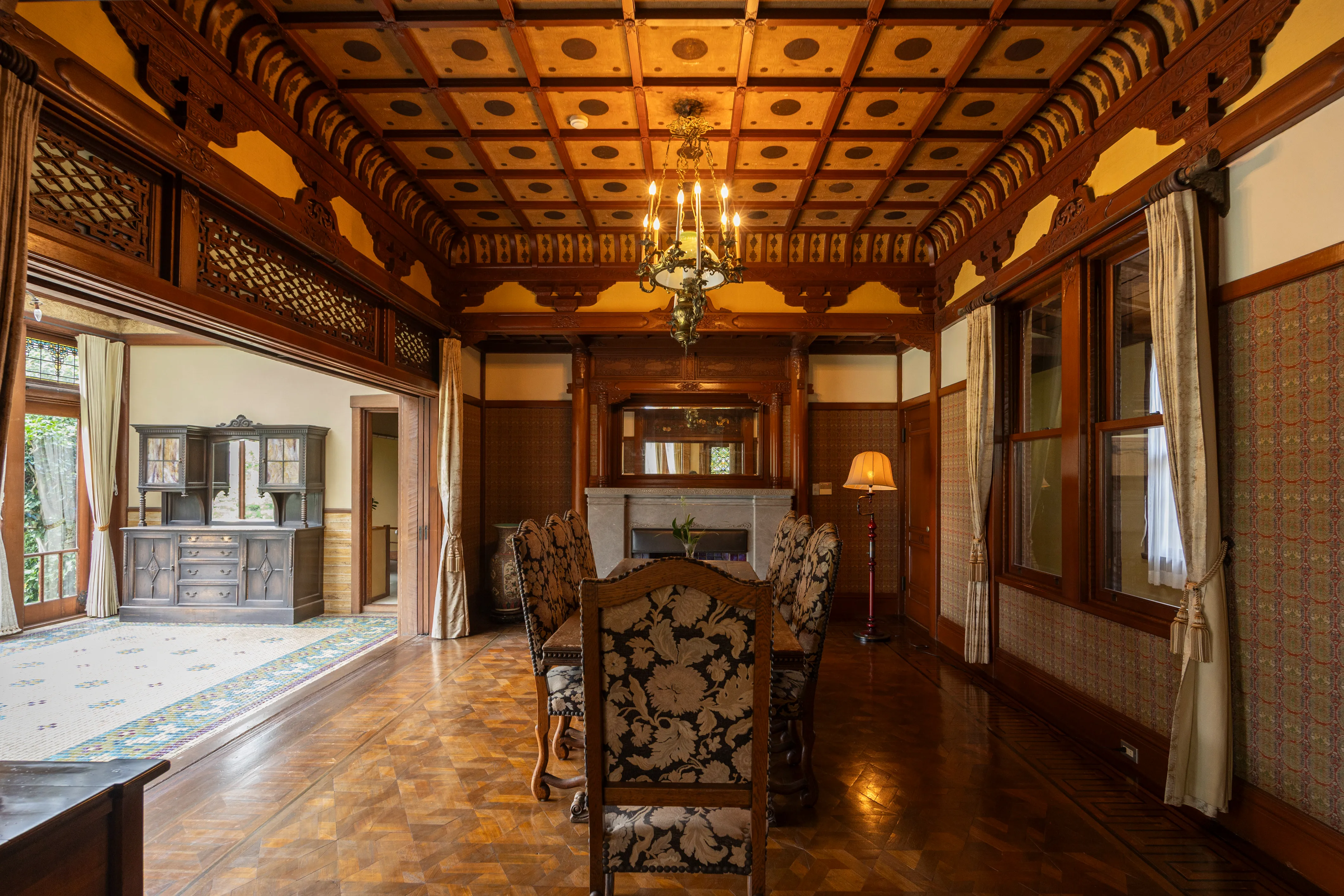 洋館「玉姫」左右対称の間 画像