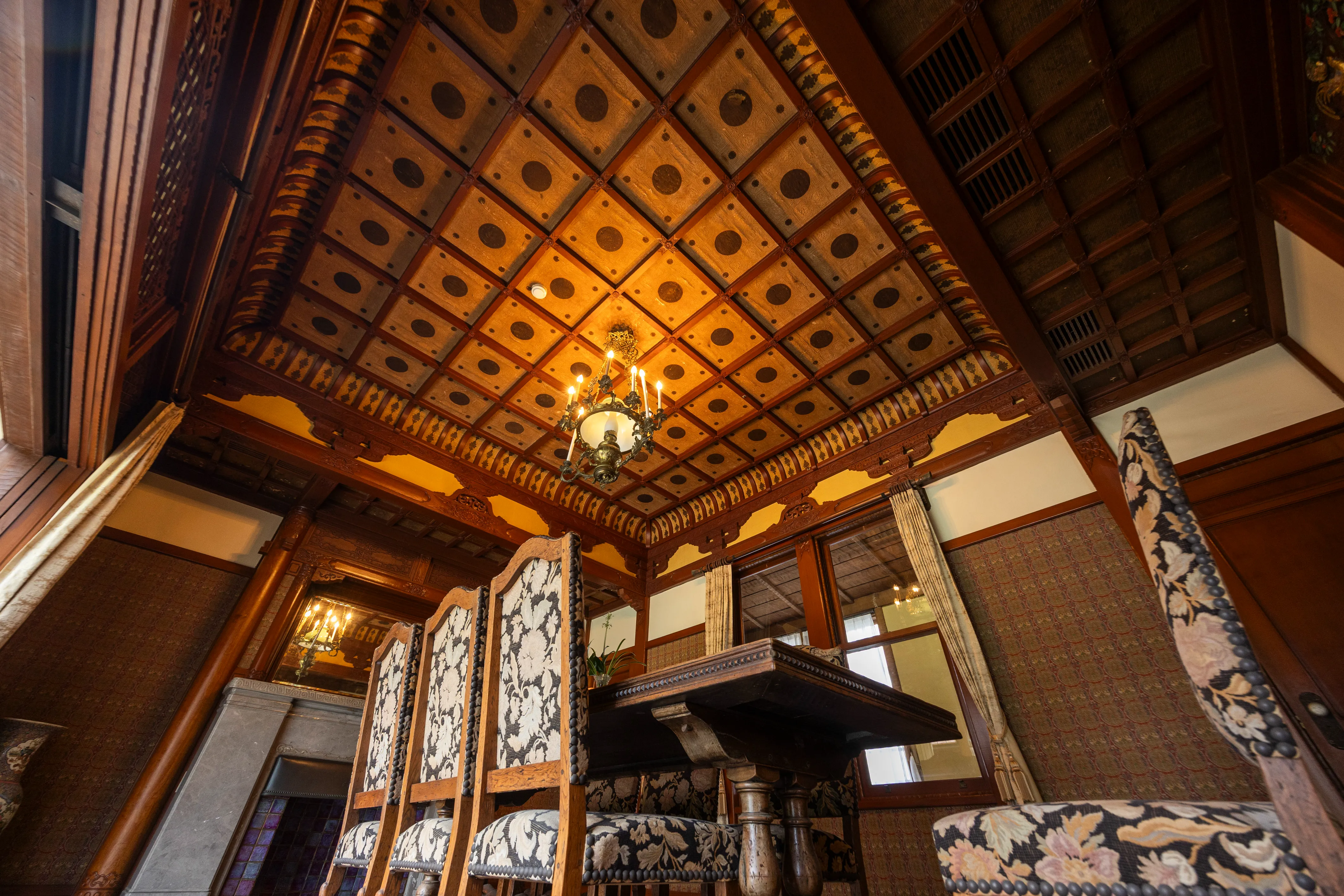 洋館「玉姫」左右対称の間 画像