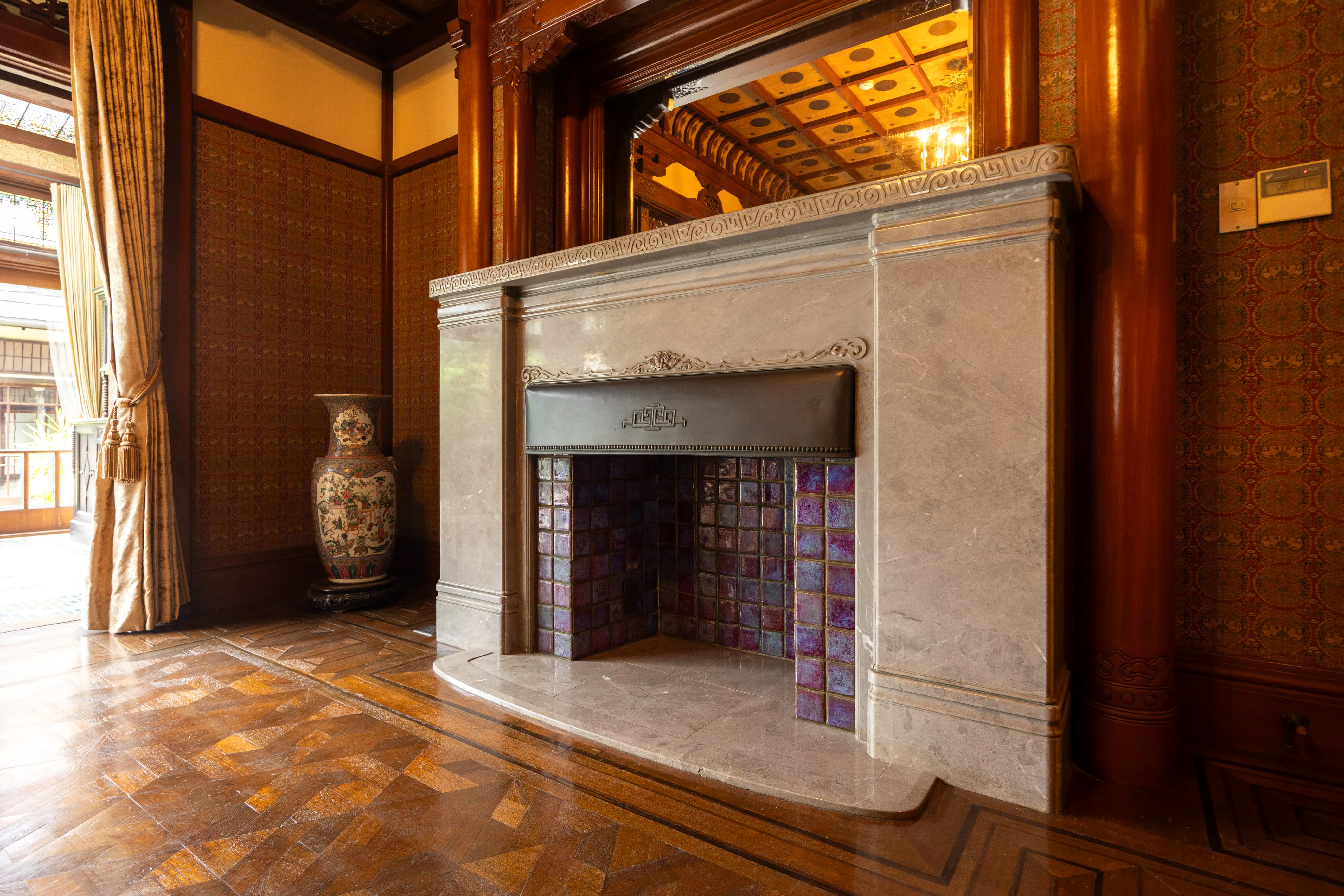 洋館「玉姫」左右対称の間 画像